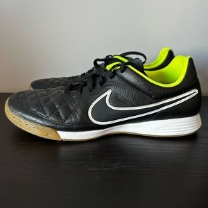 Women’s indoor soccer Nike tiempo